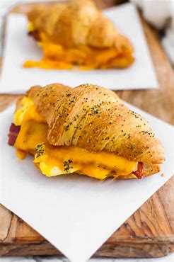 CROISSANT SALAMI & CHEESE